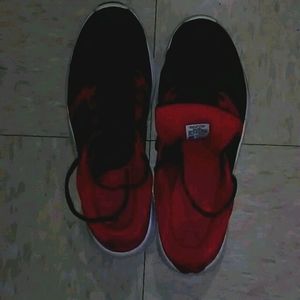 MEN'S REEBOK SNEAKERS